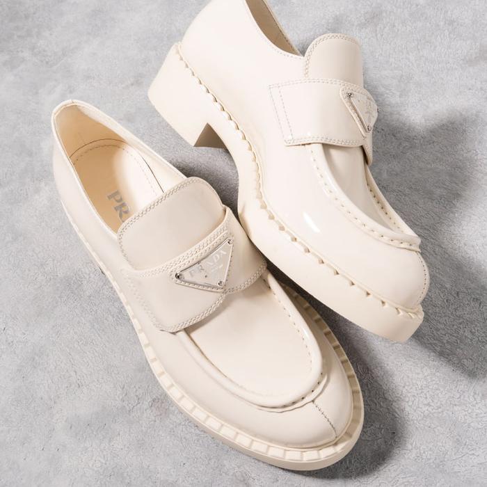 PRADA Chocolate patent leather loafers Avorio