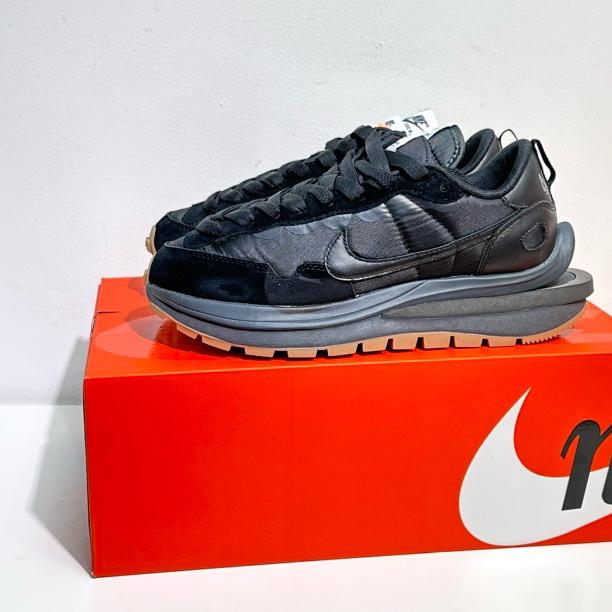 nike x sacai vaporwaffle black gum