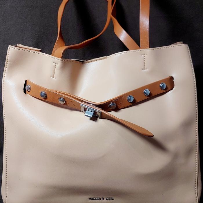 HOW - P LIKE NEW CK TOTEBAG LARGE DOUBLE HANDLE TOTE BAG