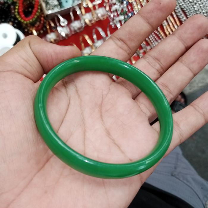 gelang batu giok hijau