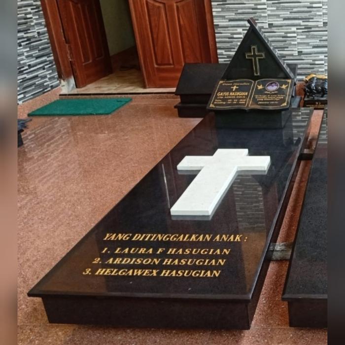 Kijing Kristen Granit Hitam Salib Marmer Putih + Grafir Nama Ukir