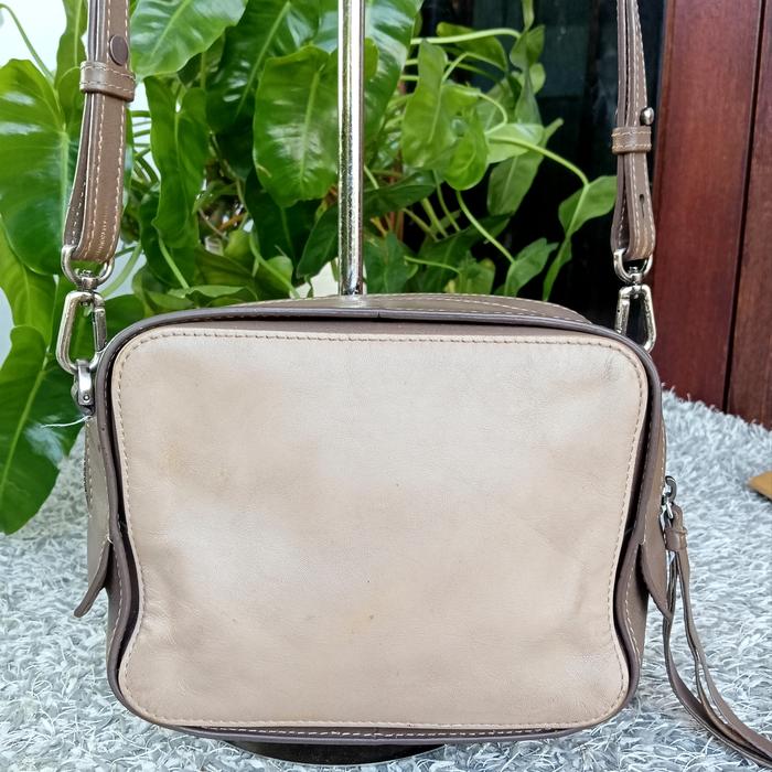 Prelovedvtas branded Dissona sling bag keren