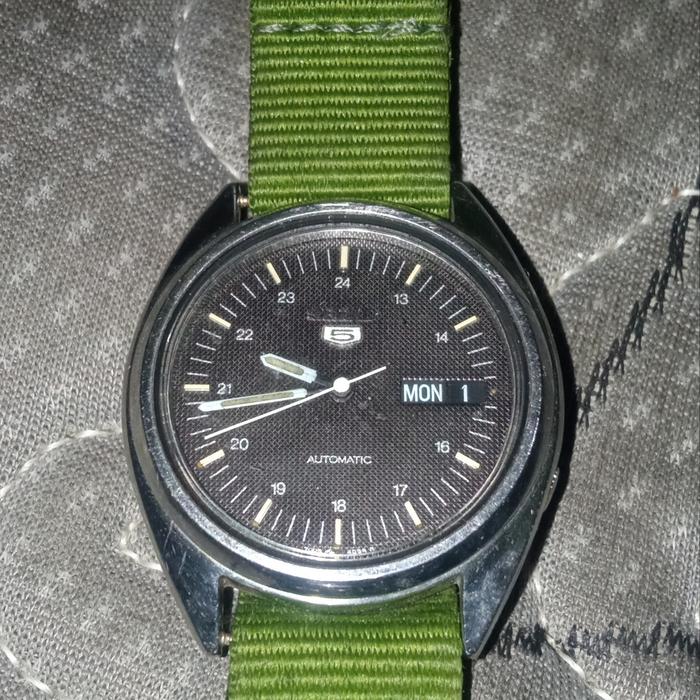 seiko 5 military es