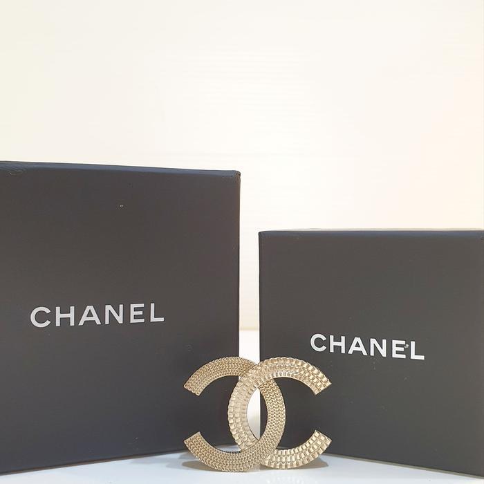 New chanel Brooch CC (Brooch chanel logo CC)