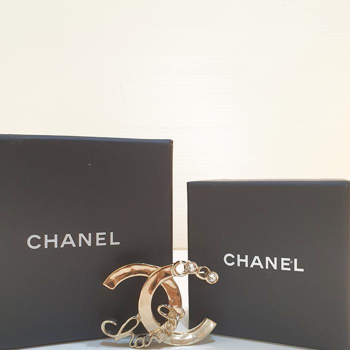 New chanel Brooch LGHW CC (New Bros chanel LGHW logo CC)