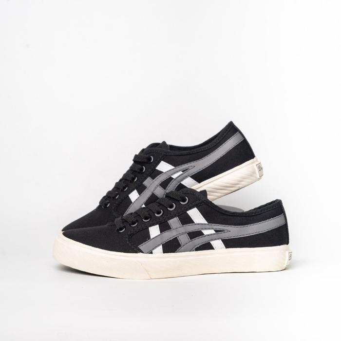 Sepatu Warrior Dragon Fly Alpha Hitam Putih Black White