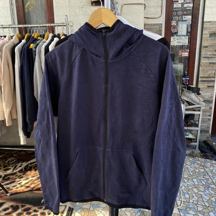 Hoodie uniqlo thrift bekas