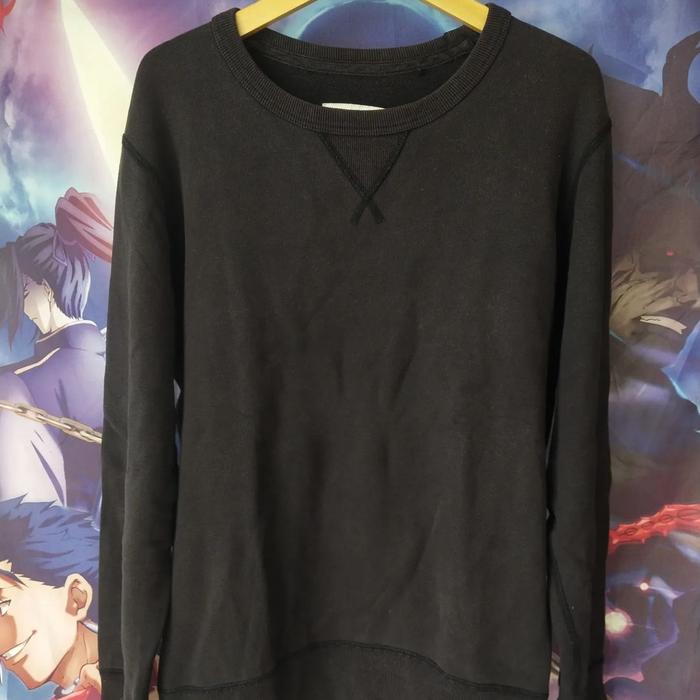 UNIQLO Basic Hitam Black Sweater Crewneck CN Original Second Brand