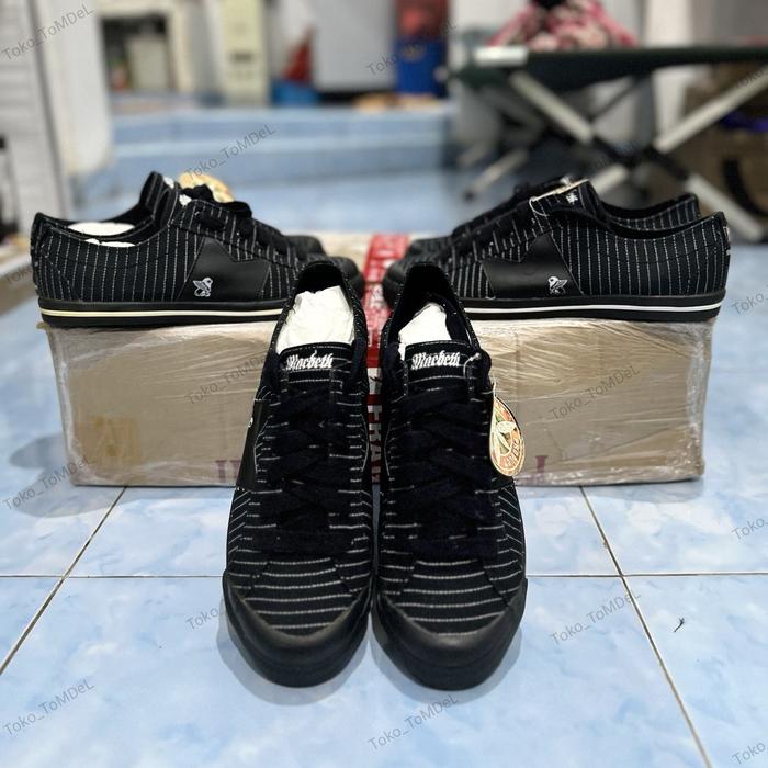 Macbeth ELIOT Classic Stripes Black