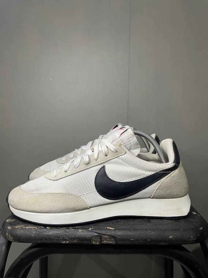 nike tailwind