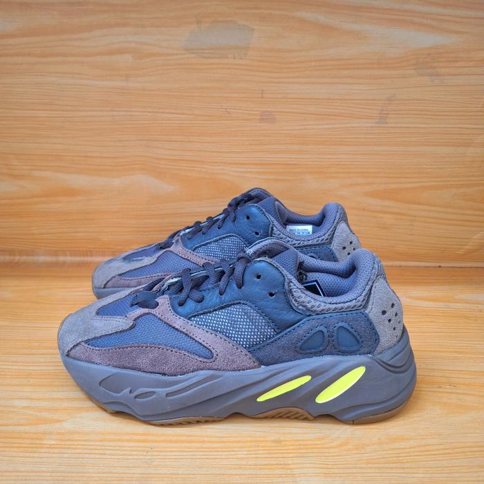 Sepatu Second Original Adidas Yezzy 700 size 36