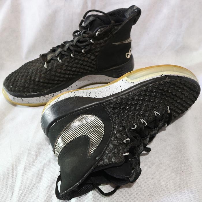 THRIFT SEPATU brand NIKE size 43 insol 27,5 cm