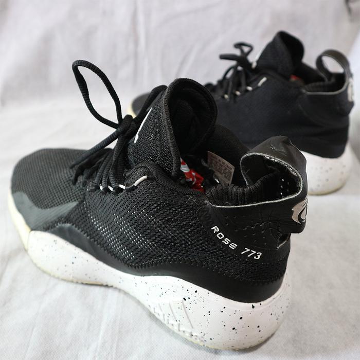 THRIFT SEPATU brand ADlDAS size 41 insole 25.5 cm