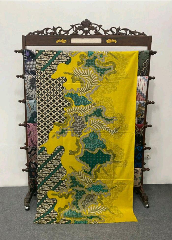 KAIN BATIK PANJANG BAKAL BAJU MODERN