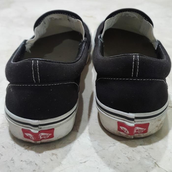 Sepatu Sneaker Classic Slip-On Vans Pria Original VN000EYEBLK