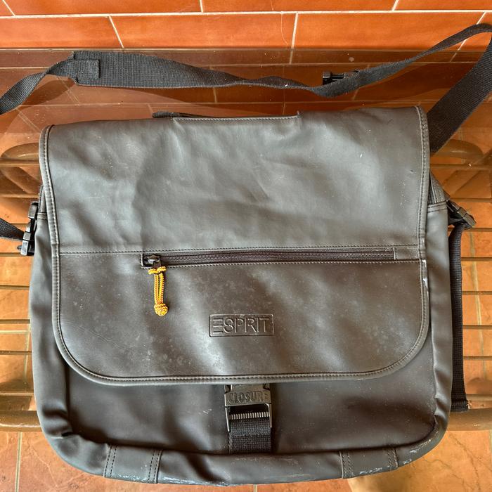 Esprit messenger bag