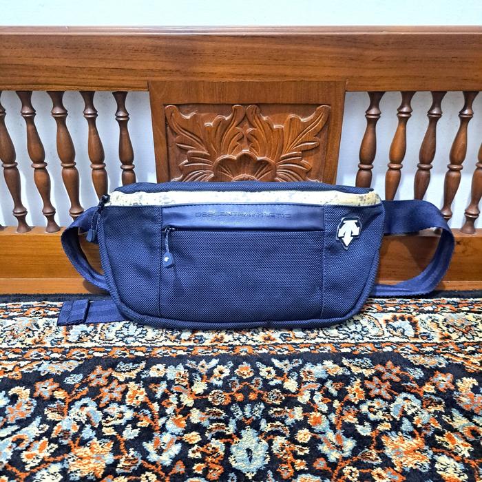 tas waist bag descente warna biru navy