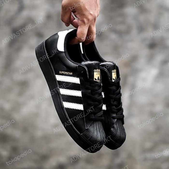SUPERSTAR FOUNDATION BLACK WHITE