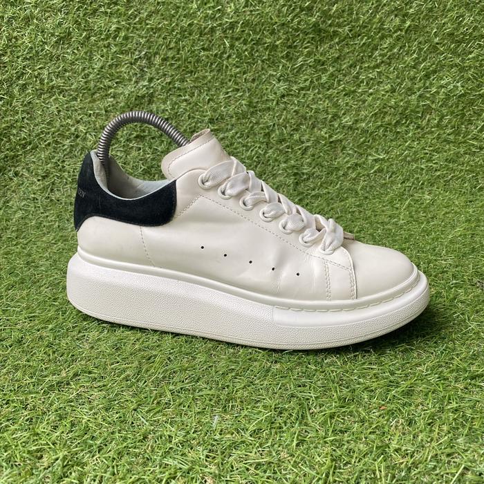 Alexander McQueen Oversized Sneakers BW Bekas