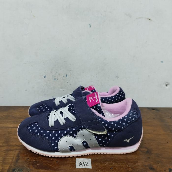 sepatu anak second ori mizuno x mickey mouse size 34