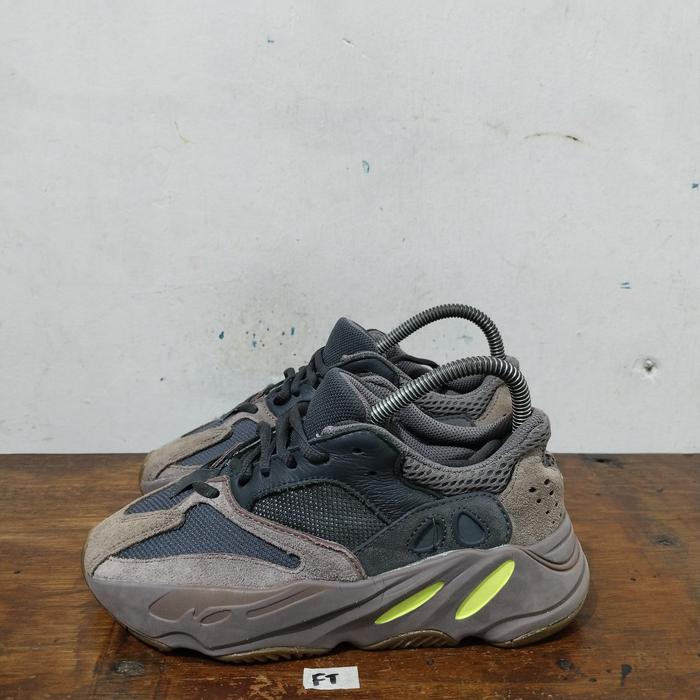 sepatu second ori adidas yeezy boost 700 size 36⅔