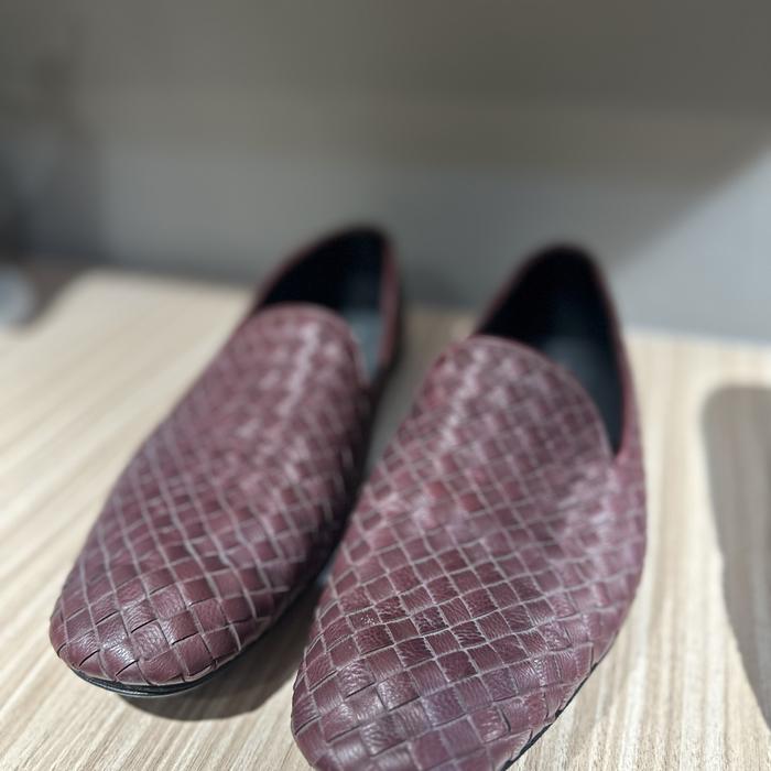 sepatu bottega veneta size 43