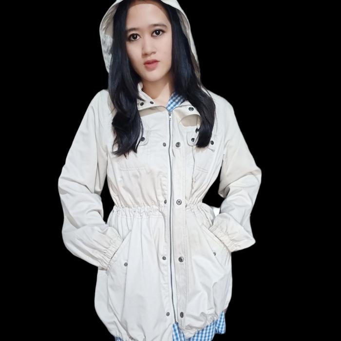 COAT KATUN GLOSY PRELOVED LUAR NEGERI CINEMA CLUB