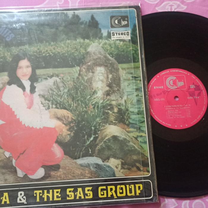 piringan hitam ervinna feat SAS grup