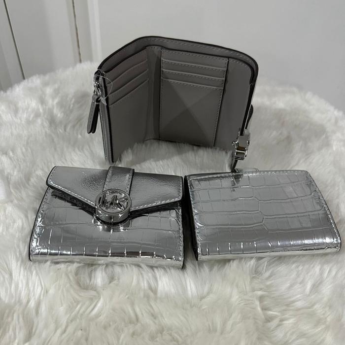 dompet wanita mk carmen medium flap bifold wallet in
