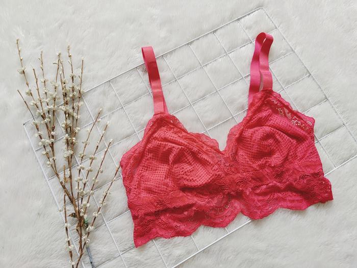 bralette renda merah H*M crop top ootd