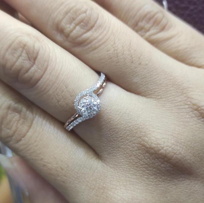 Cincin Berlian bersertifikat GIA