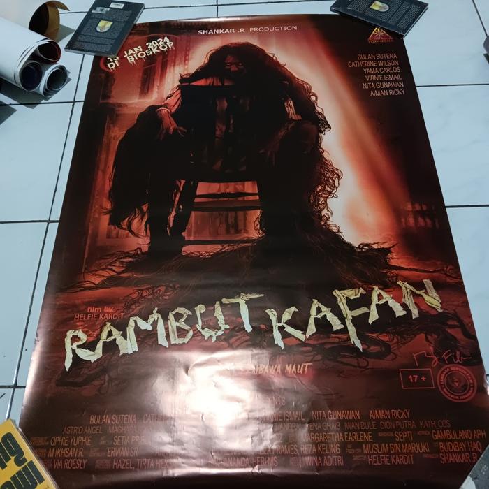 poster film rambut kafan