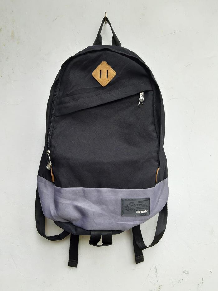 Tas Daypack merk Airwalk warna Hitam Abu-abu