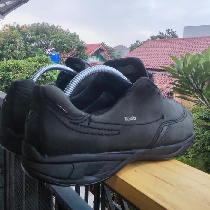 Treksta Full Black low