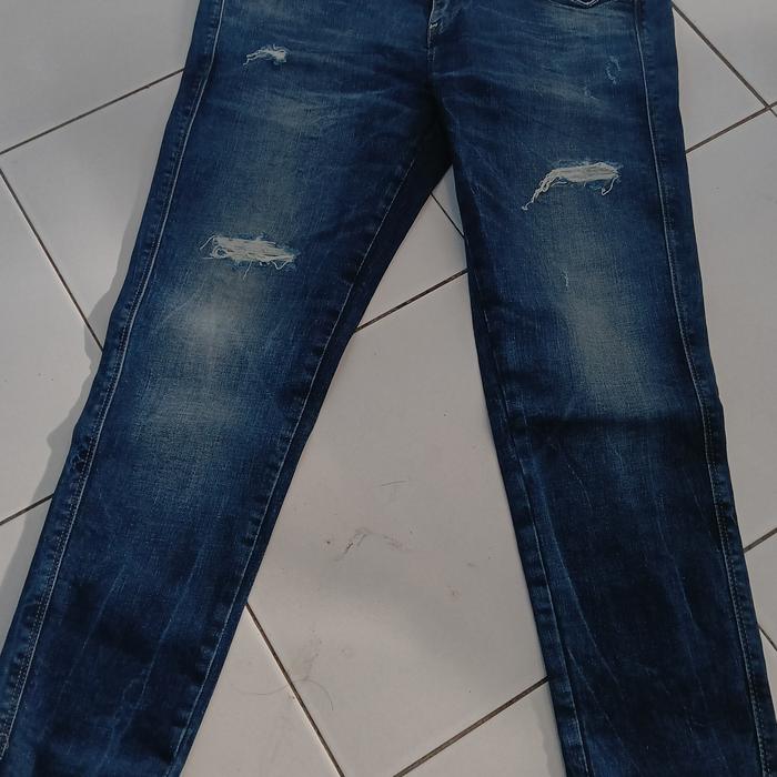 logo jeans
