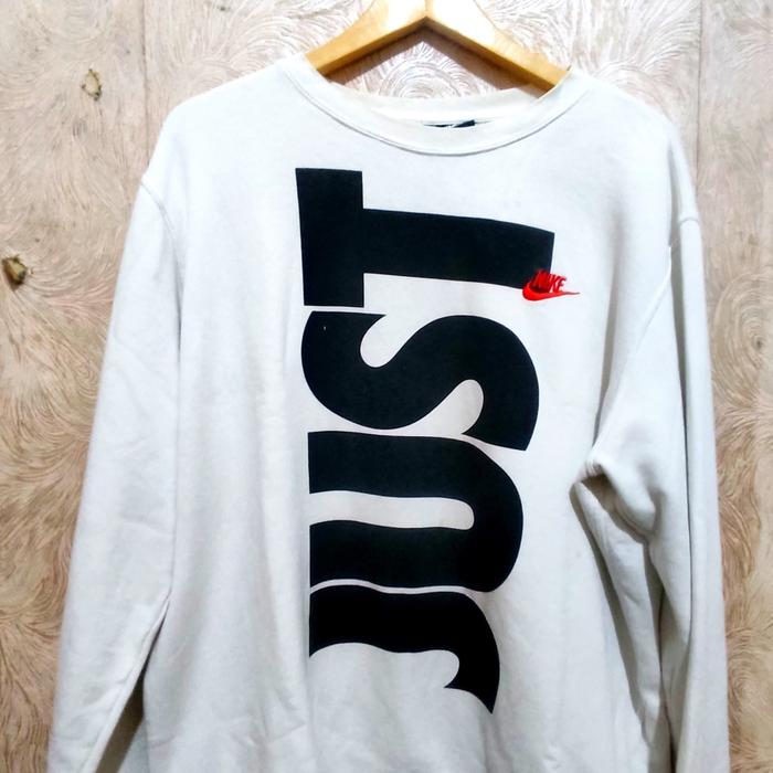 crewneck Nike Putih