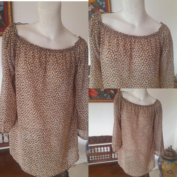 Preloved blouse sabrina bunga bunga