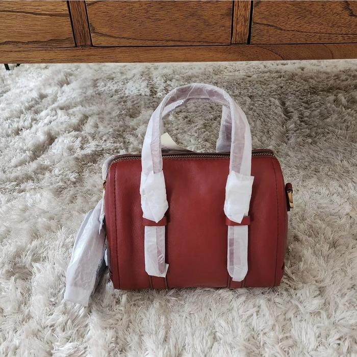 tas wanita fossil carlie mini scarlet ej