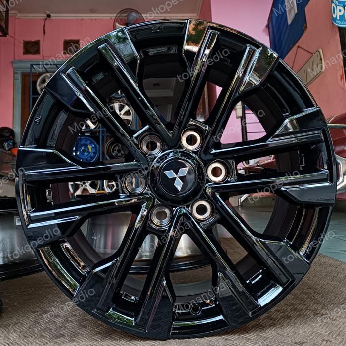 Velg original pajero 2021 R18