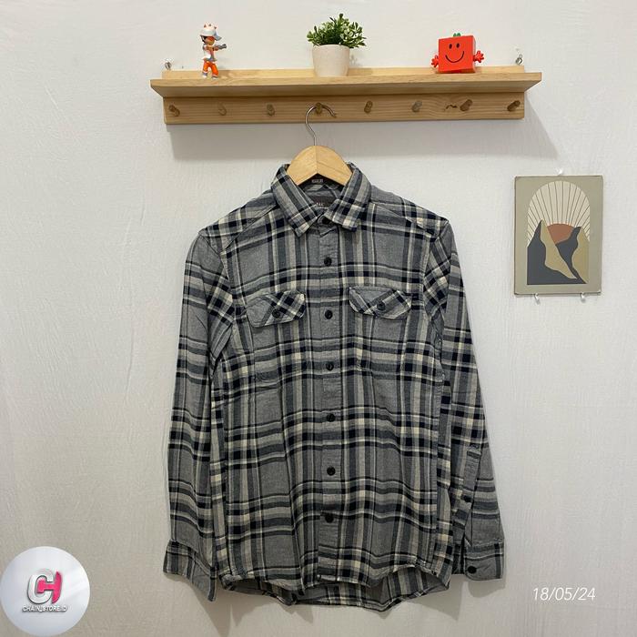 Kemeja flanel panjang pria LOGG H&M original kondisi bagus size XS kotak kotak