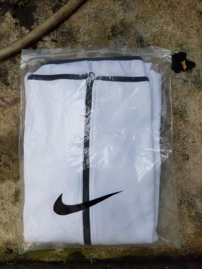 Nike Jacket Pure White Export warna Putih Jaket Zipper Hood Small Logo Karet Made in Indonesia