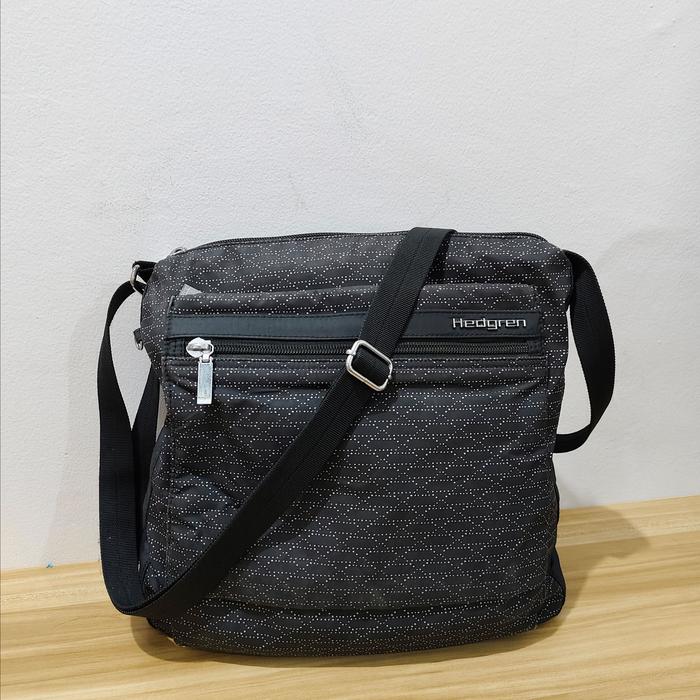 Tas Selempang Unisex Hedgren Black Corak Crossbody Preloved