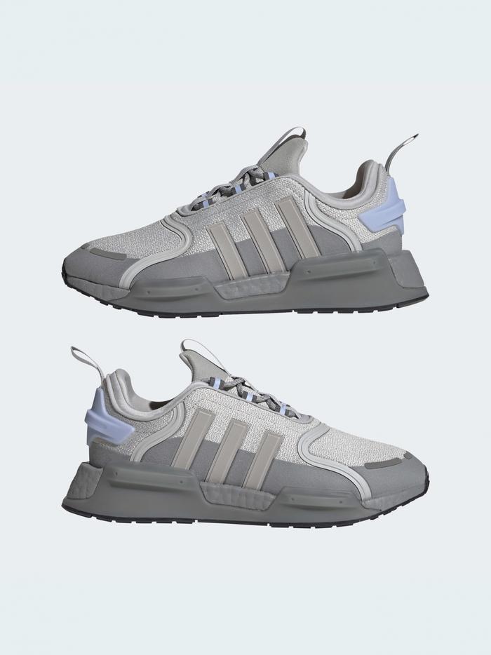 SEPATU CASUAL ADIDAS NMD_R1 V3  WANITA SHOES HQ4277 SIZE 36 DAN 36 2/3