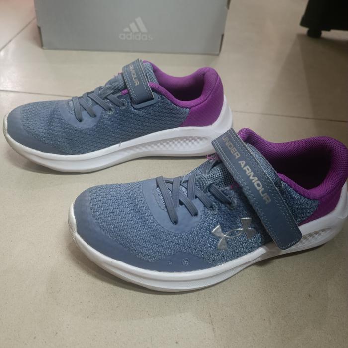 Sepatu anak Under armour preloved