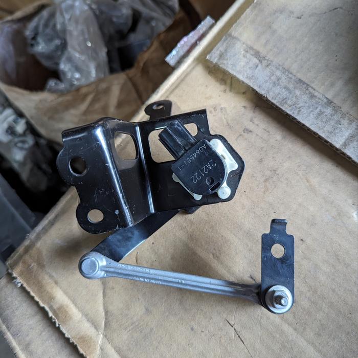 sensor suspensi auto leveling lampu allnew Pajero original