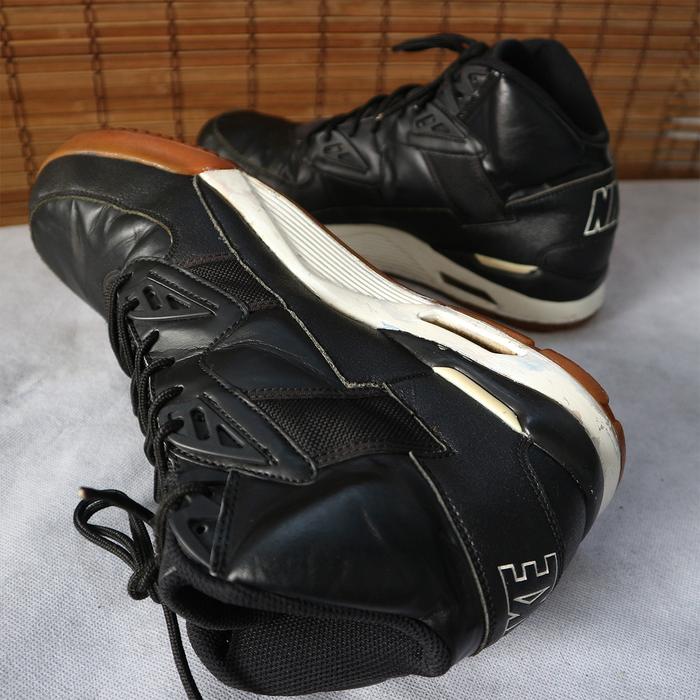 Sepatu THRIFT Nike size 46 insol 30cm (minus repaint warna putih di sol)