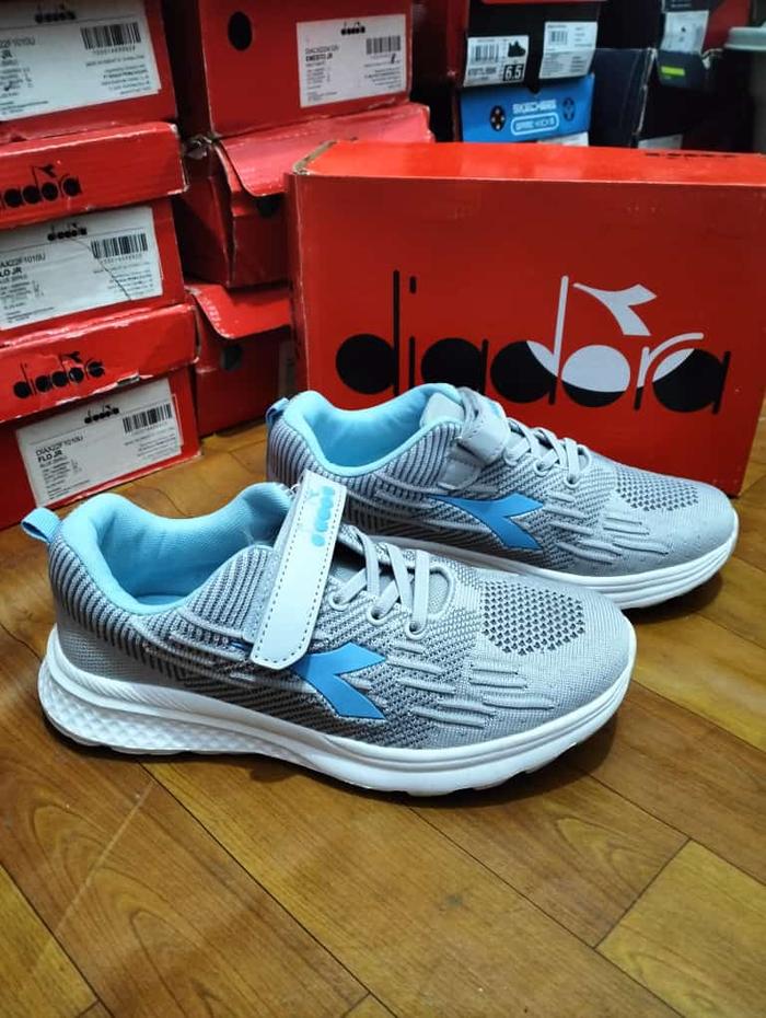 DIADORA KIDS SIZE 35