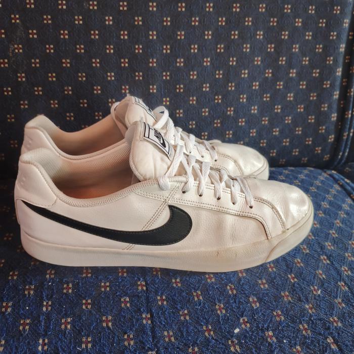 Nike sneaker ori size 46 size 45 bisa prelove bekas tapak tebal pemakaian empuk  harga nett 385rb ne