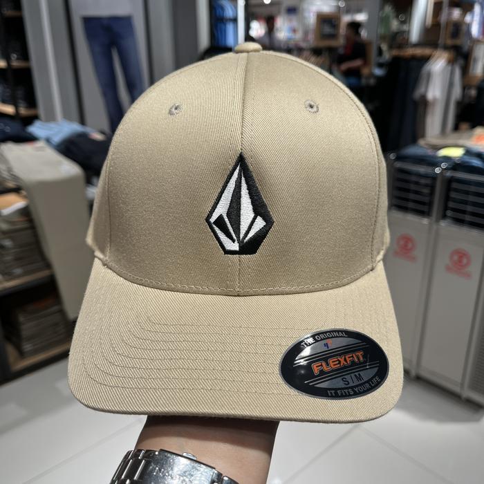 topi volcom original. flexfit