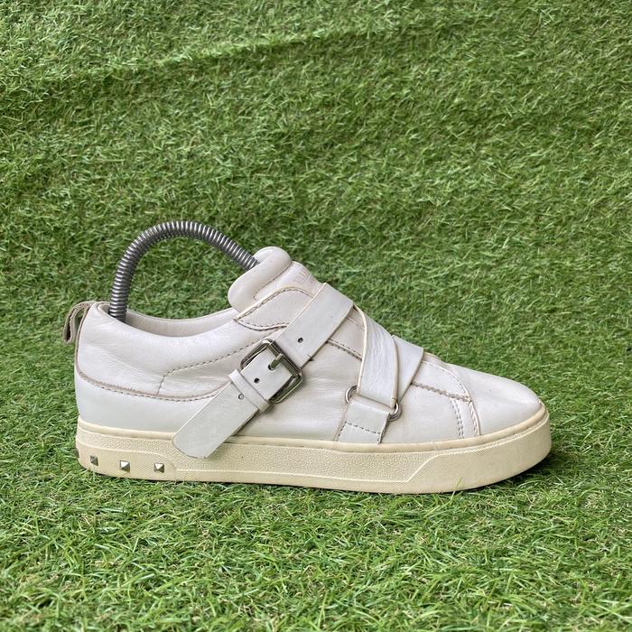 Sneakers Valentino Garavani Studded Sneakers italy Second